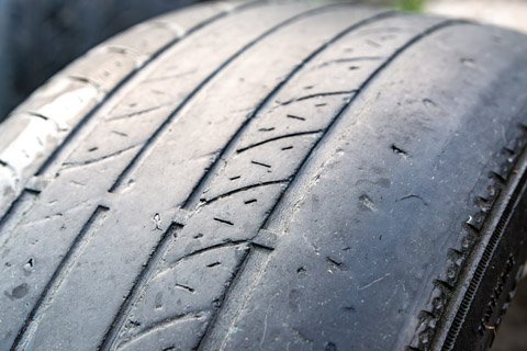 <strong>Understanding Tire Wear: Causes, Signs and Prevention</strong>